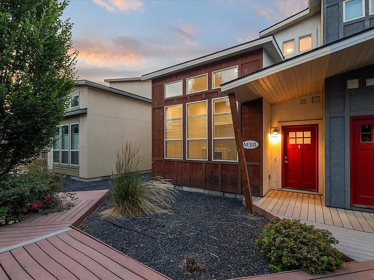 Verraso Village Townhomes — Photo 16