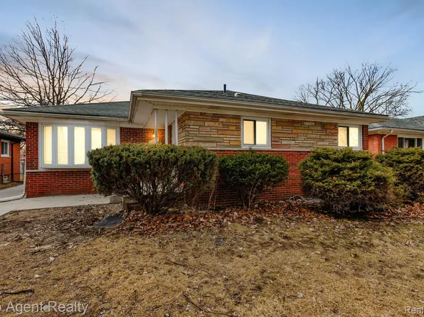 21631 Cloverlawn St, Oak Park, MI 48237