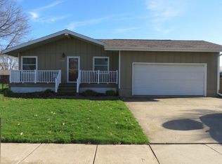 1308 E Kirkwood Dr, Pontiac, IL 61764