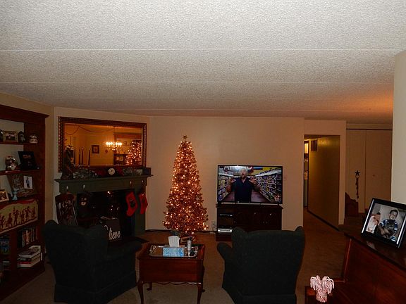 4th image of 320 Deer Glen Way Unit B