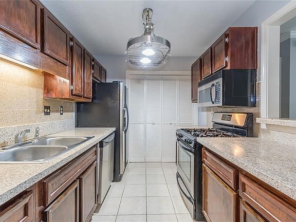 5th image of 2302 Country Park Dr SE