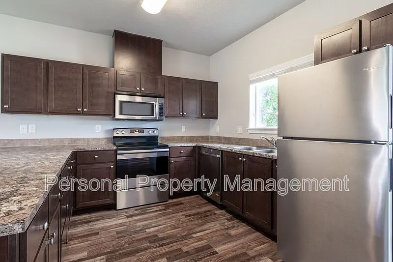 12600 NE 49th St — Photo 4