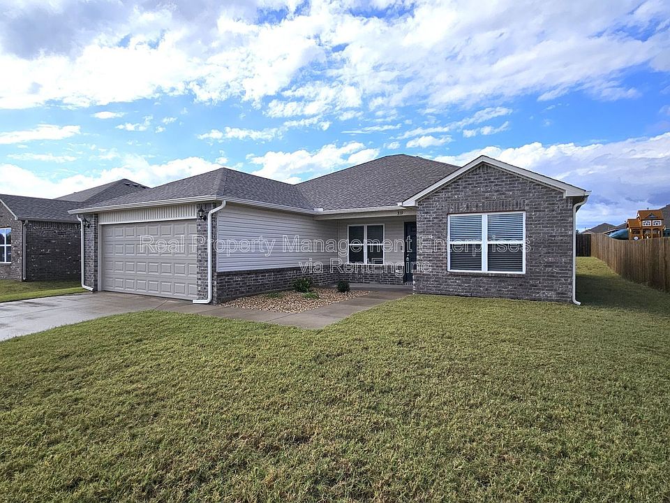 1st image of 319 Waterside Dr
