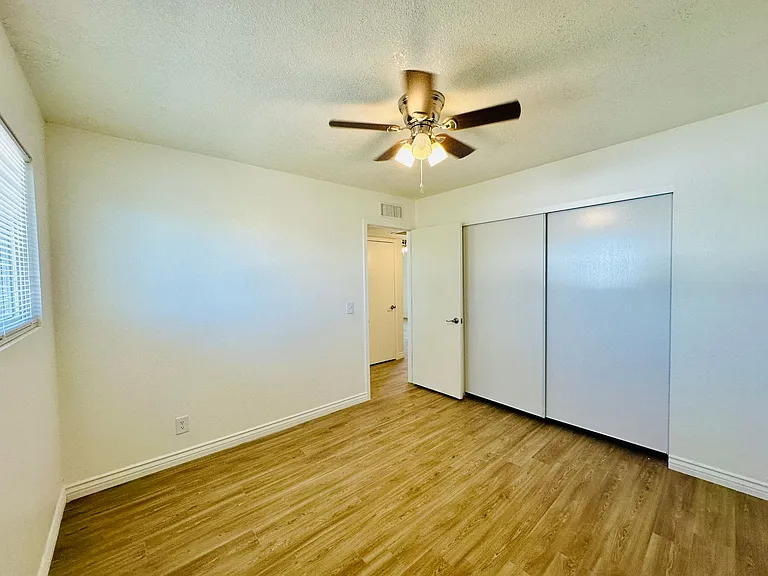 4424 Bellevue Newly Renovated Apartments with All Appliances Included! — Photo 28