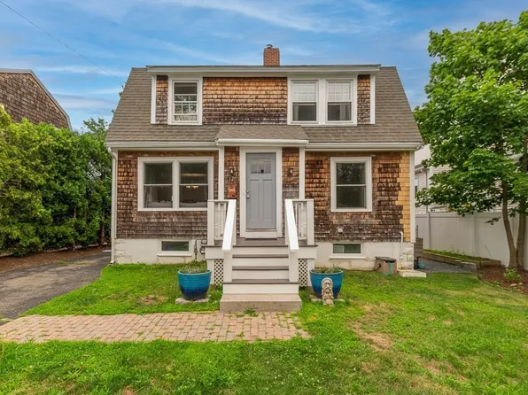 17 Hartz St, Gloucester, MA 01930