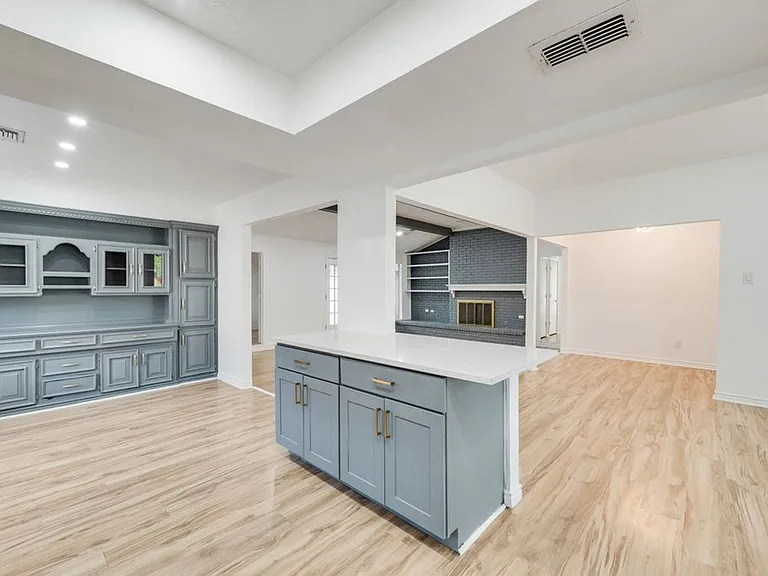 7124 Teresita Trl — Photo 8