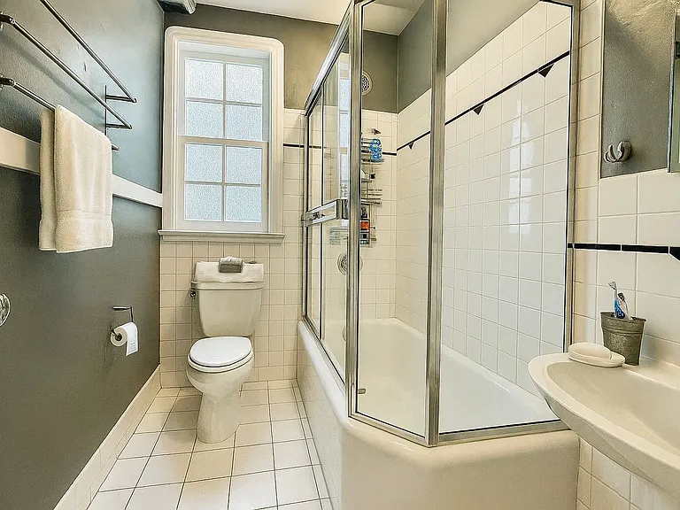 6301 Broadway Ter — Photo 17