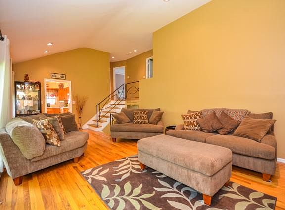 2nd image of 8 Plymouth Pl
