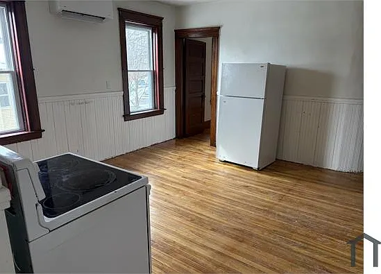 24 Esther St #2 — Photo 5