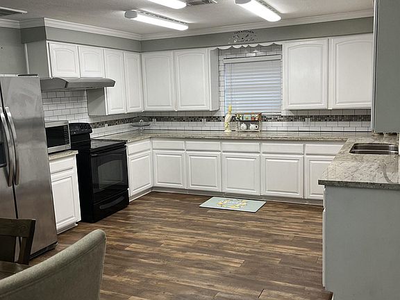3rd image of 2855 San Antonio St