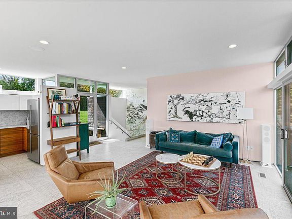 4th image of 10222 Van Thompson Rd