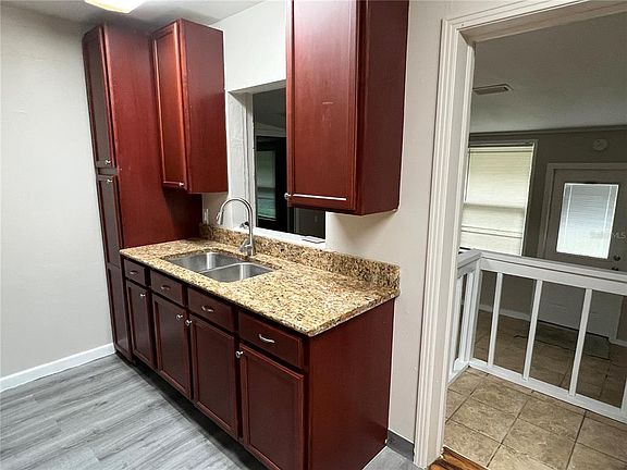 4th image of 2623 El Portal Ave
