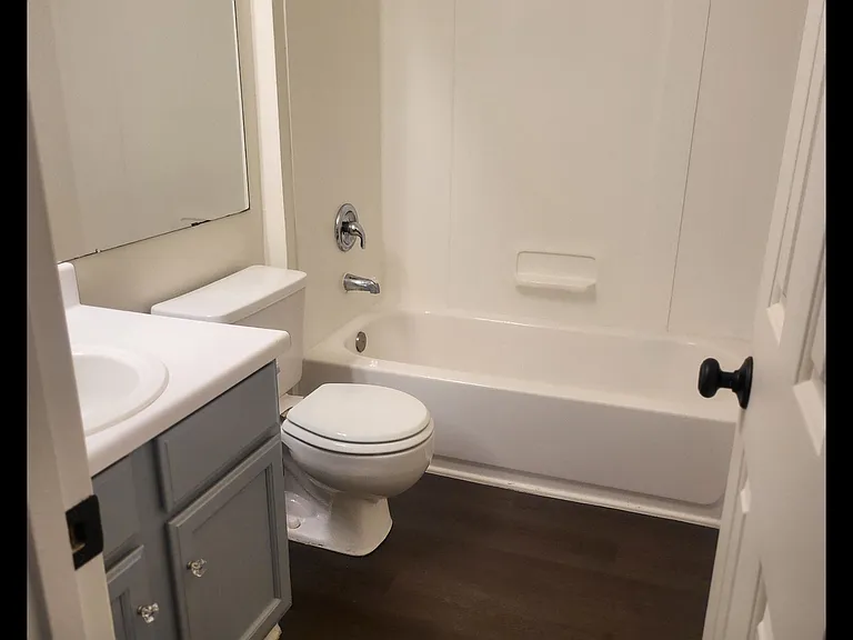 608 Squire Ln #H — Photo 7
