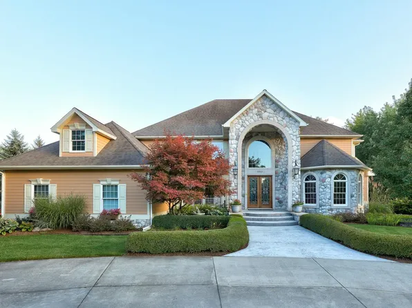 205 Clarmarc Dr, Frankenmuth, MI 48734