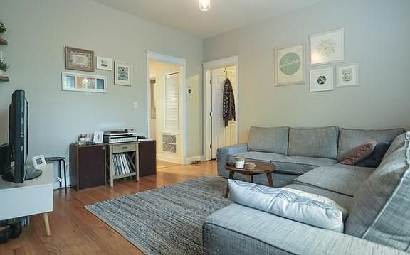 2nd image of 3807 N Ravenswood Ave #2F
