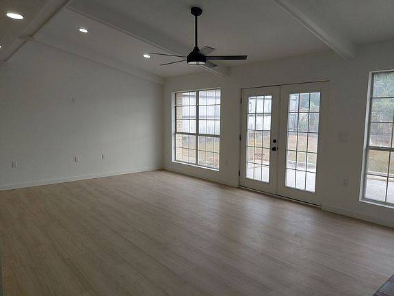 5th image of 3007 NE 11th St
