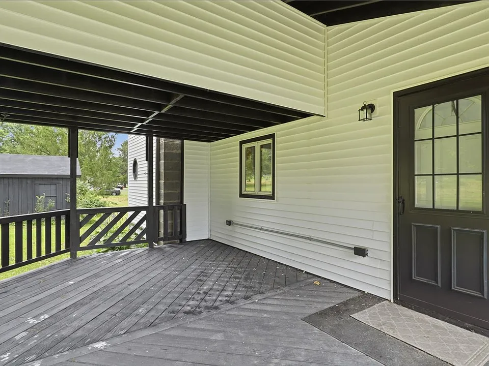 3989 Dean Rd