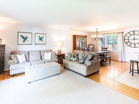 4th image of 46 Candlewood Ln