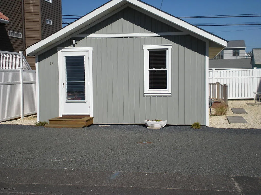 18 Colony Rd photo 1