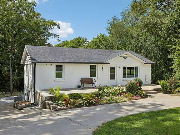 5th image of 851 Belmont Rd