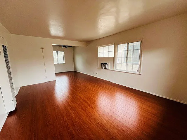 12823 Burbank Blvd — Photo 22