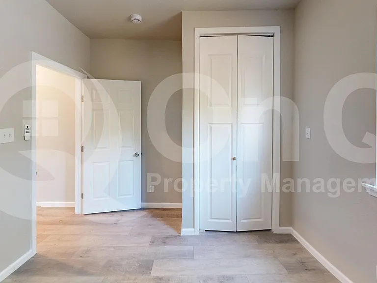 2209 Wellington St — Photo 15