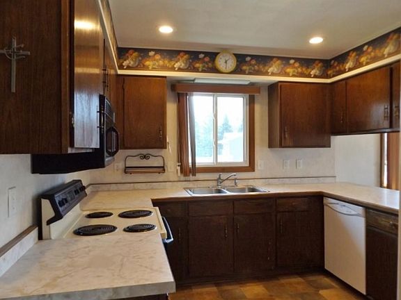 2nd image of 275 19th St NE