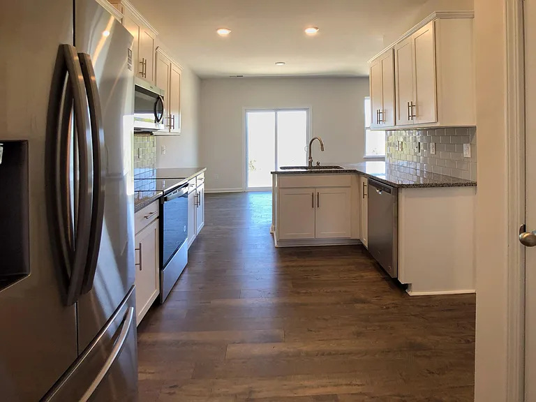 208 Marathon Ln — Photo 3