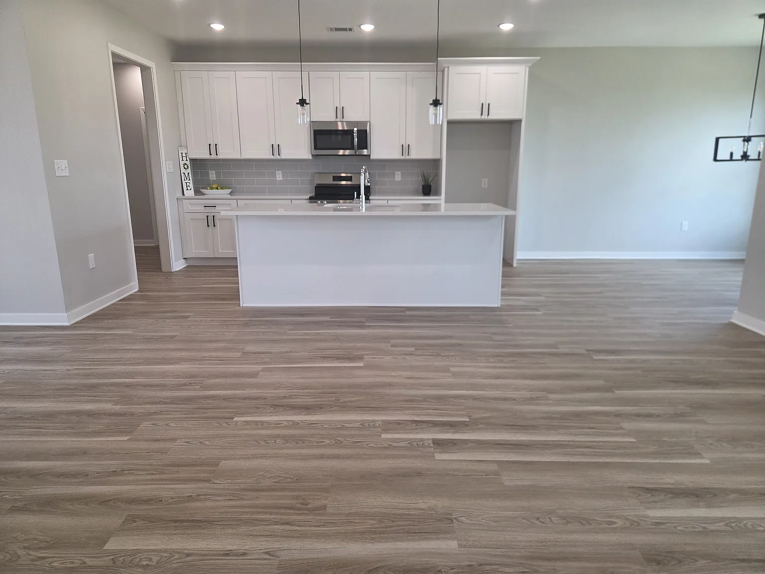 3 bed, 1558 sqft, $2,195 — Photo 2