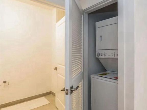 5th image of 348 Baldwin Ave #404