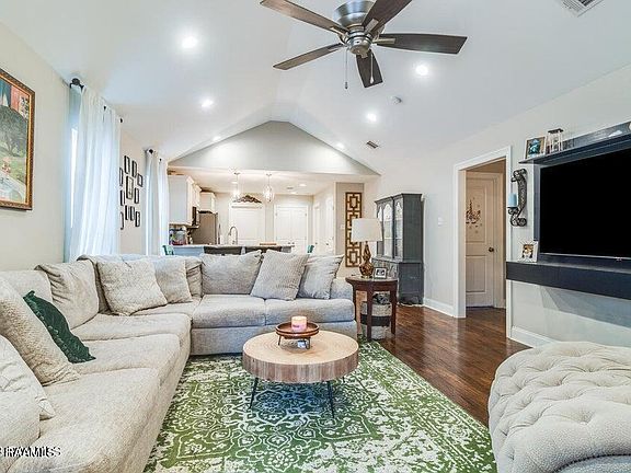 3rd image of 308 Harvest Ln