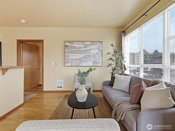 4th image of 668 S Lane Street #404