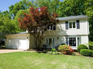 963 Century Oaks Dr, Ballwin, MO 63021
