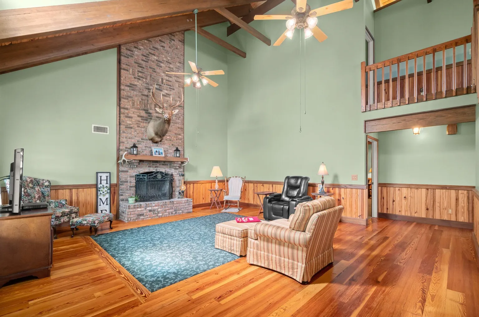 3 bed, 2.5 bath, 2400 sqft, $3,000 — Photo 3