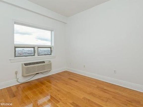 5th image of 809-815 22nd St #1405