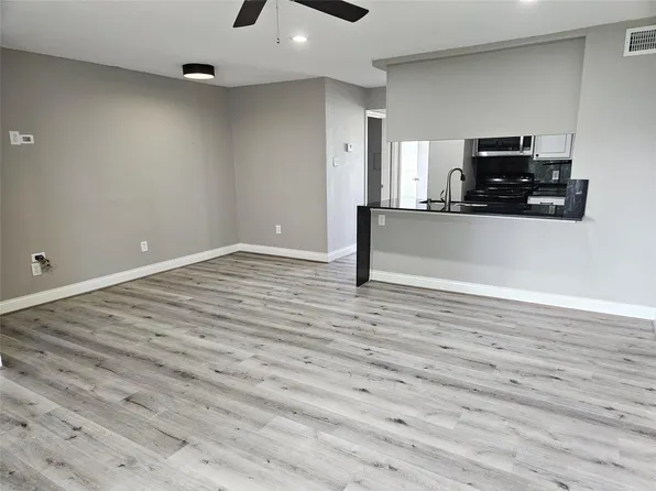18617 Egret Bay Blvd APT 507, Houston, TX 77058