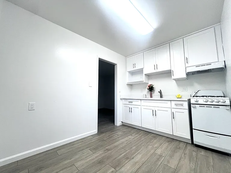 4006 Ingraham St #3 — Photo 9