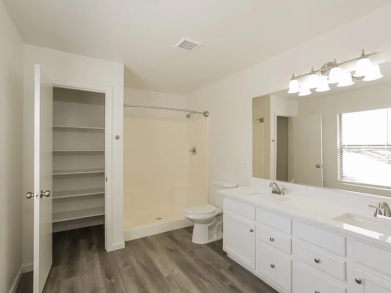 2217 E 35th Ave — Photo 14