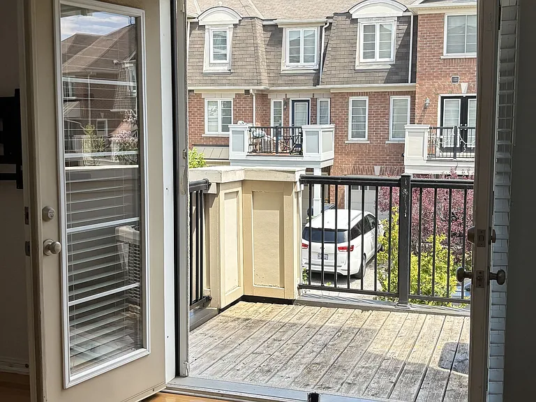 52 Ayers Cres — Photo 20