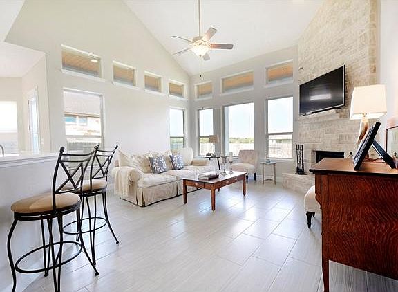 4th image of 716 Carillion Dr