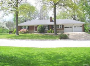 4 Robinwing Ln, Hazelwood, MO 63042