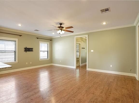 4th image of 1494 Burbank Dr
