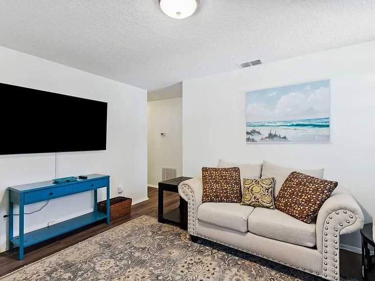 1424 Lewis St — Photo 10