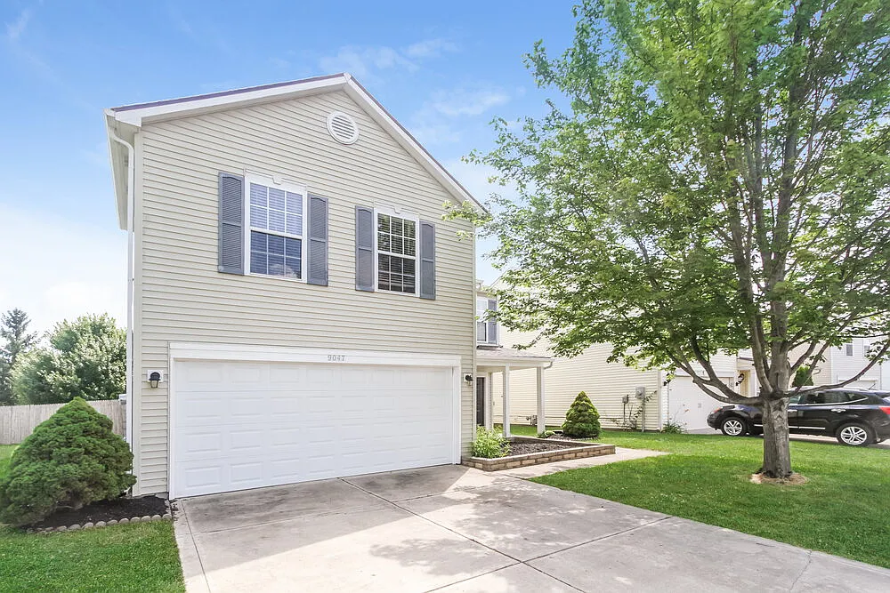 4 bed, 2.0 bath, 2328 sqft, $2,920 — Photo 3