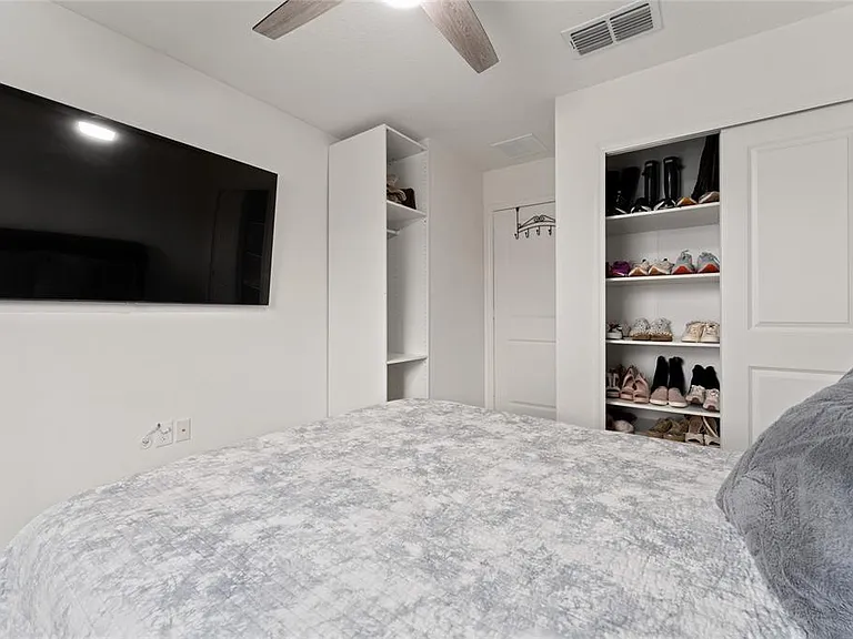 697 Stoney Point Cir — Photo 17