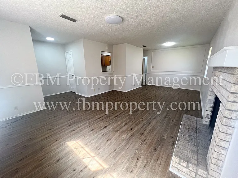 221 Highland Ave #A — Photo 4