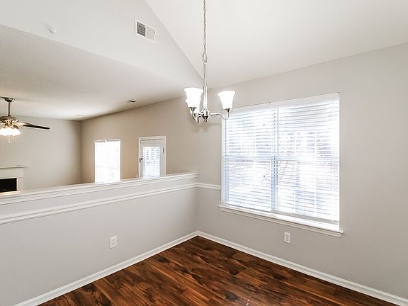 5th image of 444 Gresham Dr