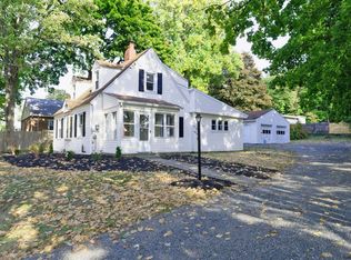 567 Bloomingrove Dr, Rensselaer, NY 12144