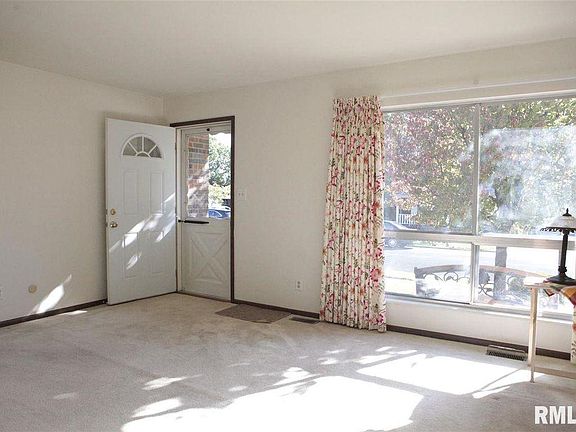 4th image of 2323 W Madera Ct