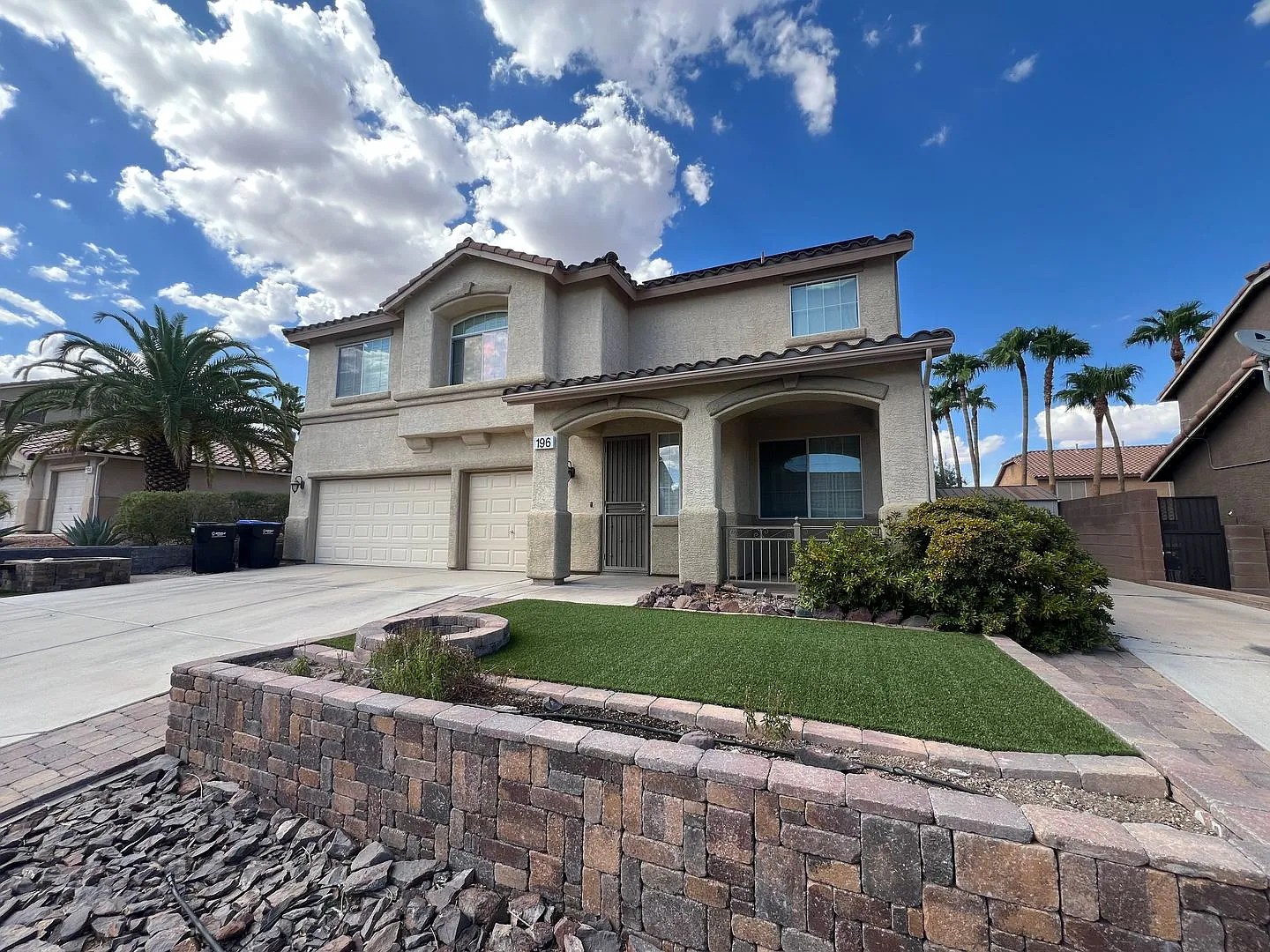 Spacious 4-bedroom Henderson home with private pool — Photo 1